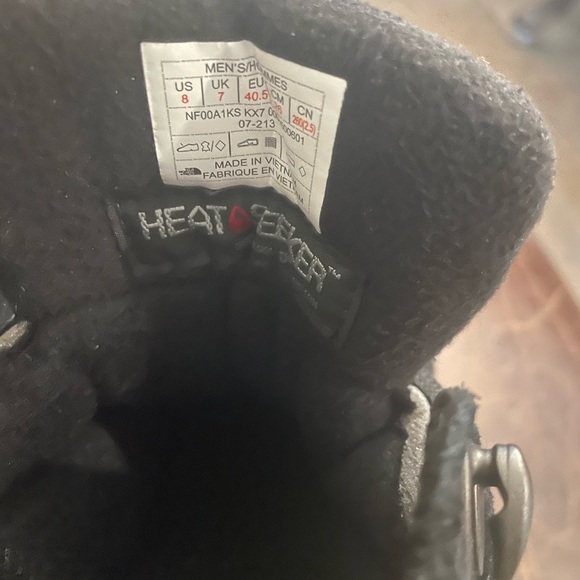 Northface Men’s waterproof boots - Picture 2 of 2